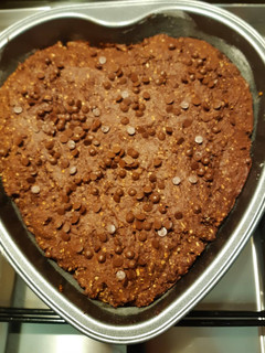 Foto di Torta di nocciole e cioccolato fondente senza uova e burro