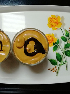 દાલગોના કોફી (Dalgona Coffee Recipe In Gujarati) રેસીપી મુખ્ય ફોટો