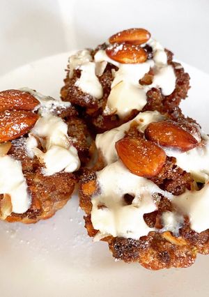 Una foto de Muffins de falsa manzana con miga