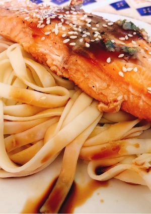 Φωτογραφία της συνταγής Udon noodles & teriyaki-ish garlicky salmon