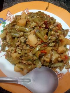सेमी,मेथी आलू की सूखी सब्जी (semi,aloo methi ki sukhi sabzi recipe in Hindi) रेसिपी मुख्य फोटो