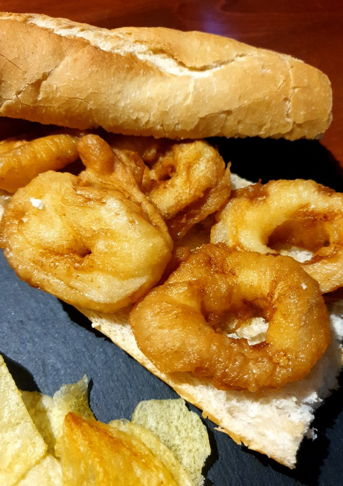 Una foto de Bocadillo de calamares