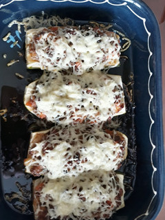 Una foto de Calabacines rellenos con carne y verduras