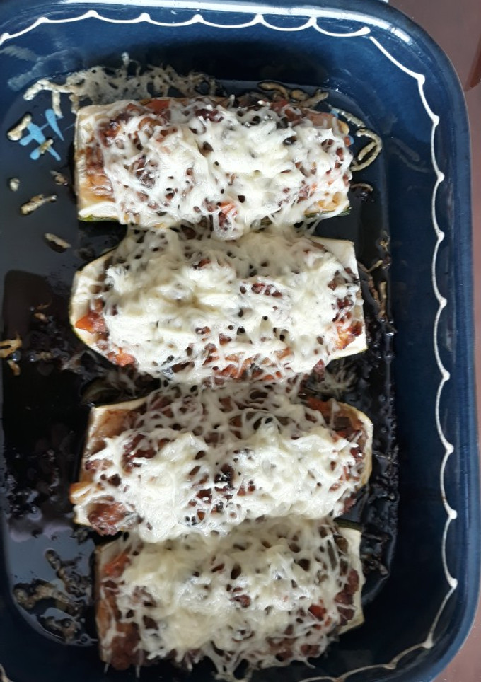 Una foto de Calabacines rellenos con carne y verduras