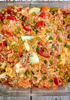 Una foto de Ensalada de zanahoria 🥕 y otros ingredientes(súper completa)