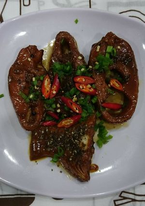 Hình của món Cá diêu hồng kho tiêu.