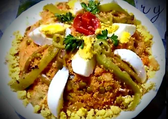 Couscous and steamed vegetables (tamakfoult=masfouf)