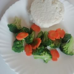 A picture of Ugali and veges#5orlessingredients.