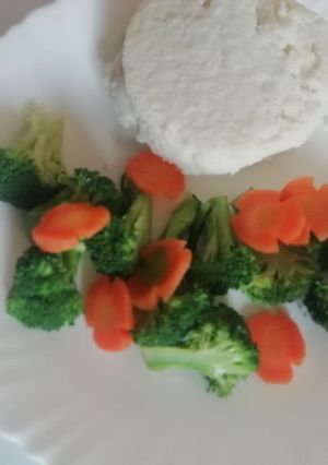 A picture of Ugali and veges#5orlessingredients.