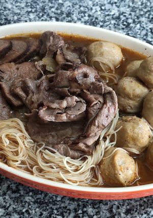 รูปของ ก๋วยเตี๋ยวเนื้อและลิ้นตุ๋น