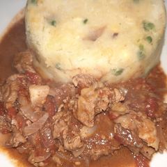 A picture of Mokimo/mashed potatoes.