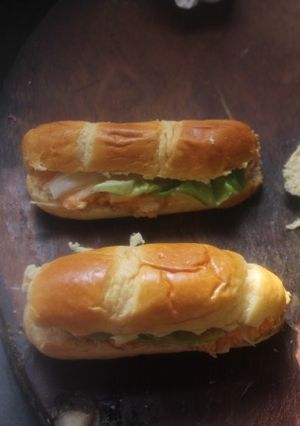 Una foto de Panes de leche con ensalada de bogavante
