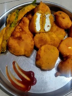 મિક્ષ પકોડા(Mix Pakoda Recipe in Gujarati) રેસીપી મુખ્ય ફોટો