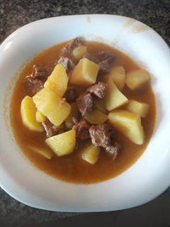 Una foto de Guisillo de carne con caldo