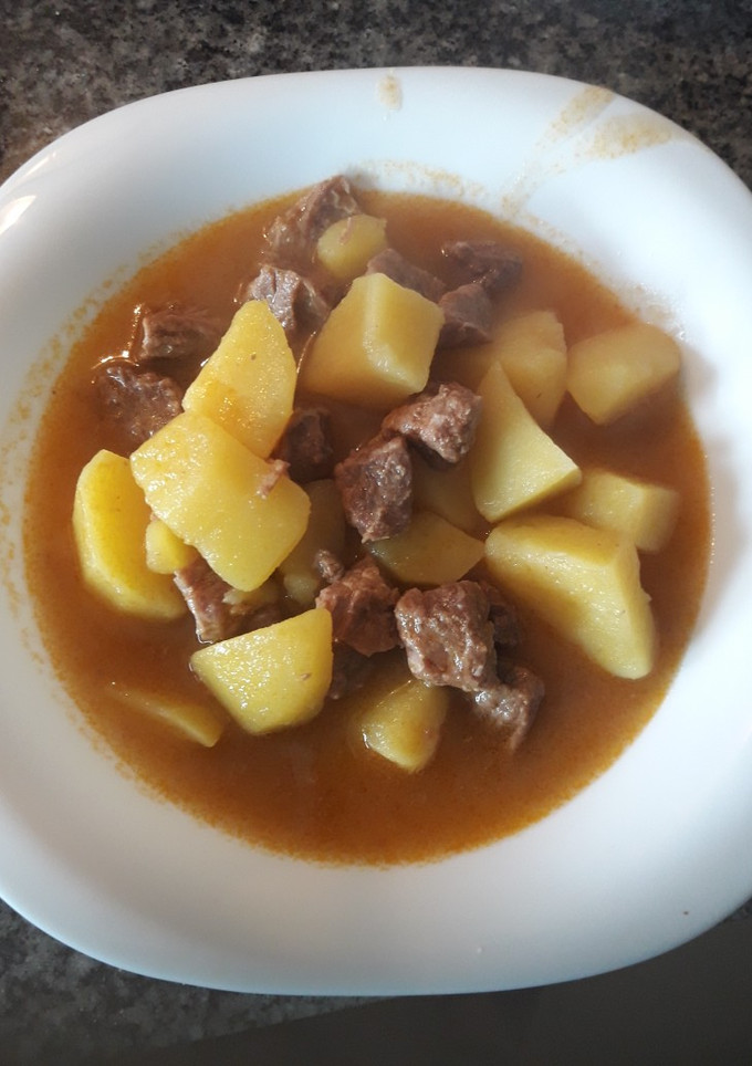 Una foto de Guisillo de carne con caldo