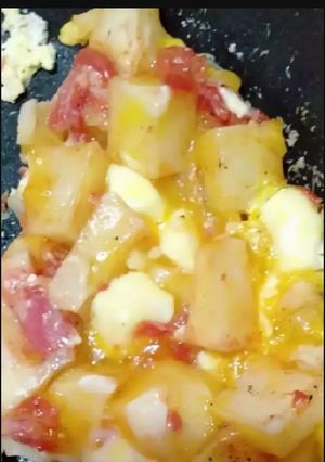 صورة لوصفة عشاء خفيف🥔🧄🍅🍳