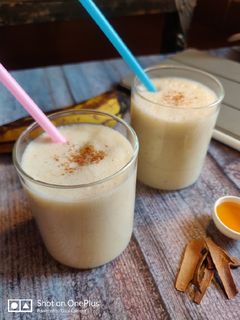 बनाना सिनेमन स्मूदी(banana cinnamon smoothie recipe in hindi) रेसिपी मुख्य फोटो