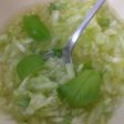 Ensalada de pepino y albahaca con agua de mar