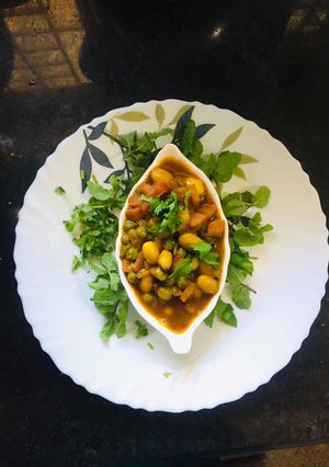 மிக்ஸ்ட் புரோட்டீன்பொரியல் செய்முறை முக்கிய புகைப்படம்