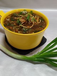 देसी चायनीज वेज मंचाव सूप (manchow soup recipe in marathi) रेसिपी चे मुख्य फोटो