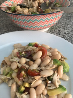 Una foto de Ensalada de restos con habichuelas