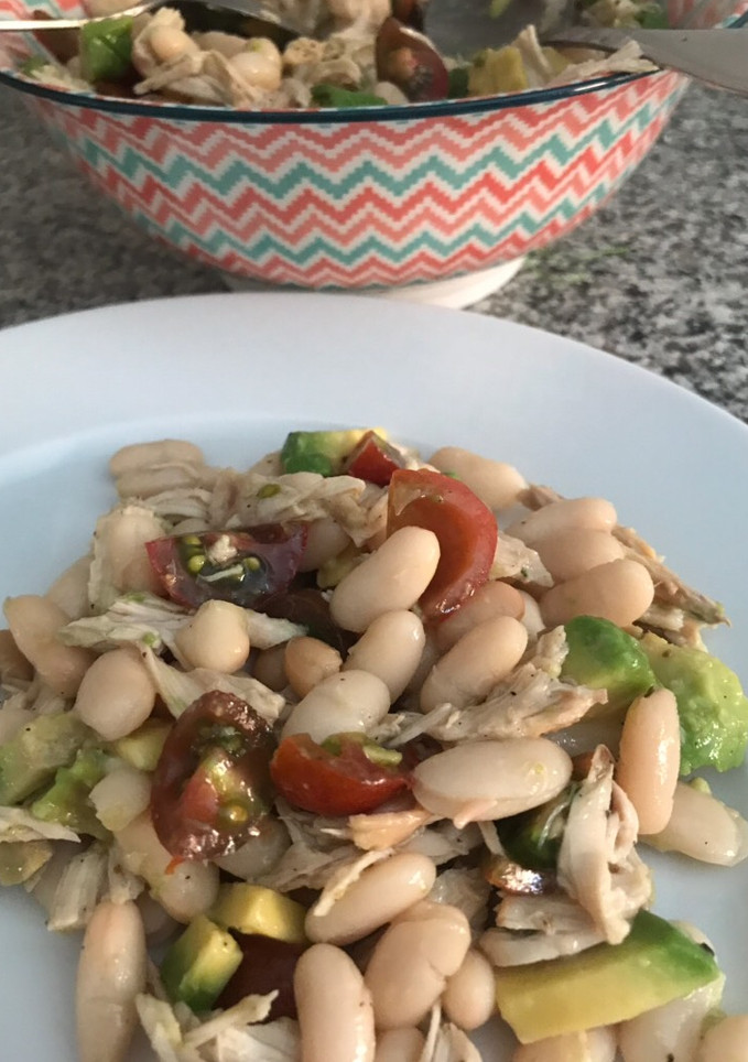 Una foto de Ensalada de restos con habichuelas