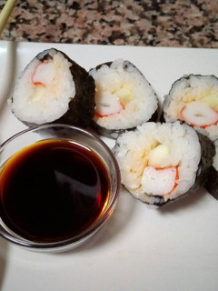 Una foto de Sushi variados