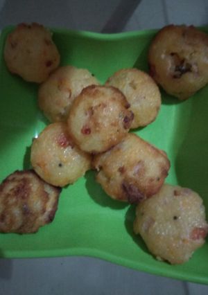 A picture of Rava(suji)appam.