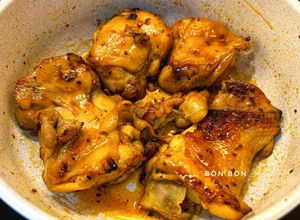 Hình của món Gà Rim Ngũ Vị.