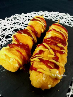 Una foto de Perritos calientes al estilo coreanos (hot dog)