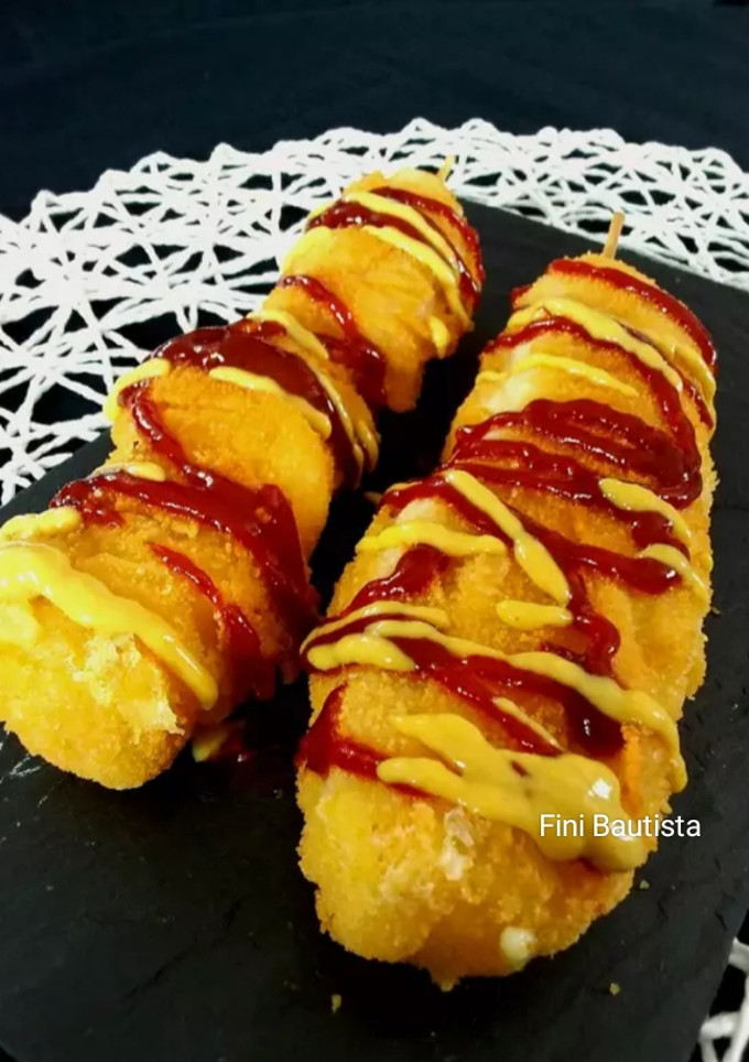 Una foto de Perritos calientes al estilo coreanos (hot dog)