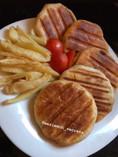 صورة لوصفة خبيزات محشيين في آلة البانيني 😍 ساهلين وبنان 💕