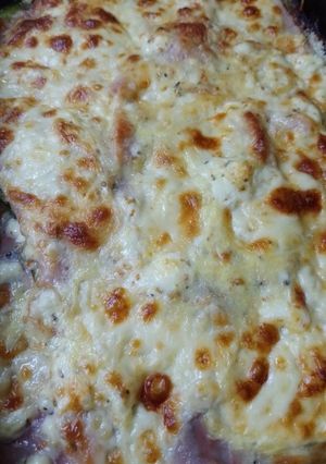 Una foto de Tarta de zapallitos jamón y queso sin masa 🧀🥓