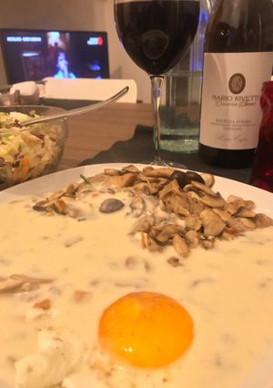 Foto di Funghi in crema di gorgonzola e uovo