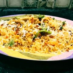 A picture of Kachy gosht ki biryani.