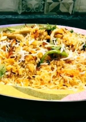 A picture of Kachy gosht ki biryani.