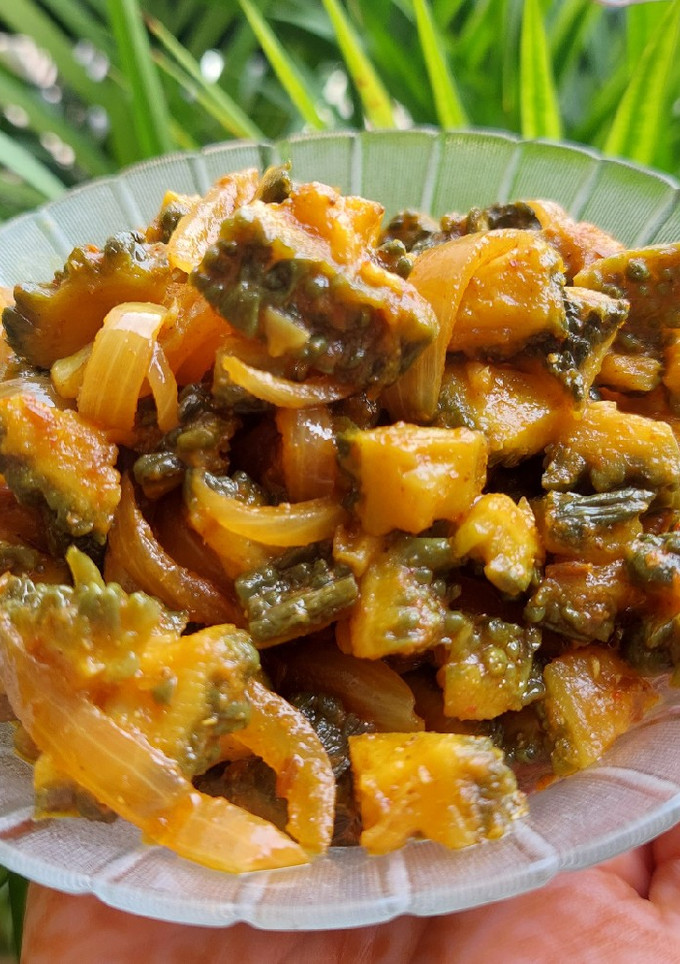 करेले की मसालेदार भूर्जी रेसिपी मुख्य फोटो
