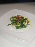 Ensalada de espinacas con tocino y vinagreta