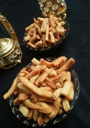 A picture of Crispy pomegranate snack (chin chin).