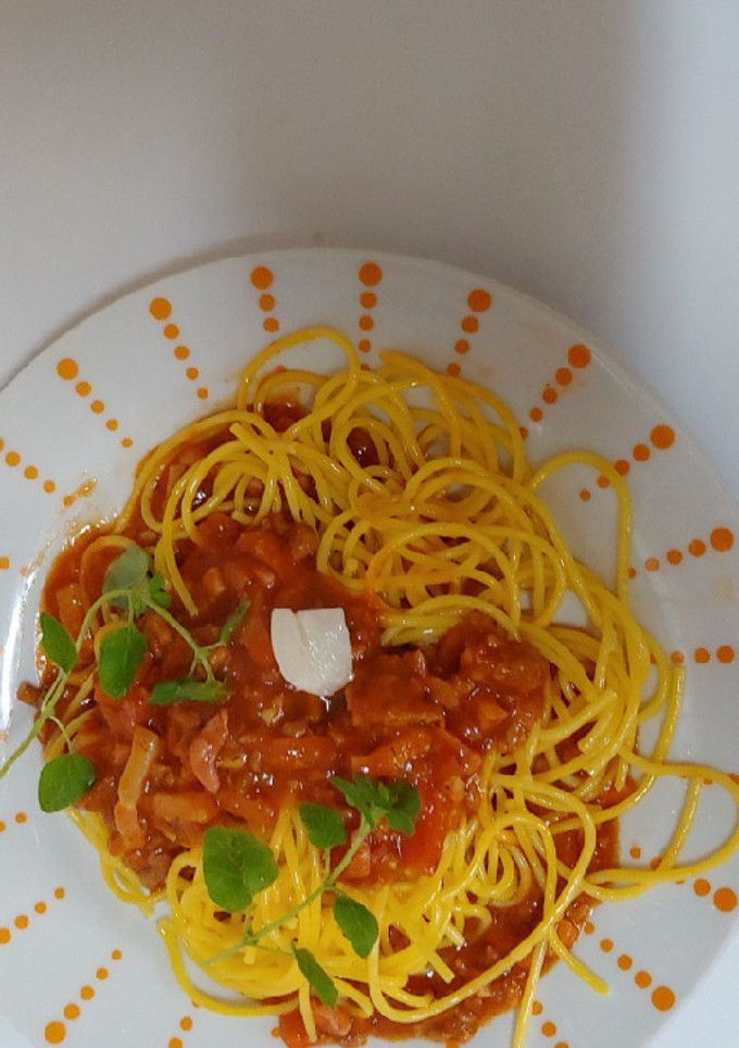 Una foto de Espaguetis de huevo con boloñesa mixta
