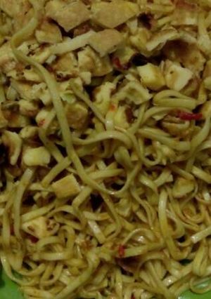 Foto resep Mie pipih bumbu rujak😍