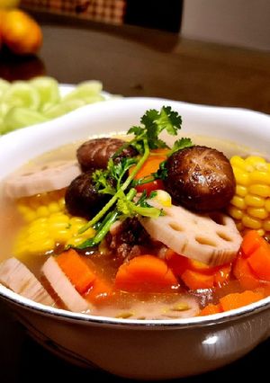 Hình của món Canh gà hầm củ sen.