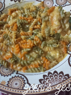 A picture of Tricolour Pasta with Mozzarella.