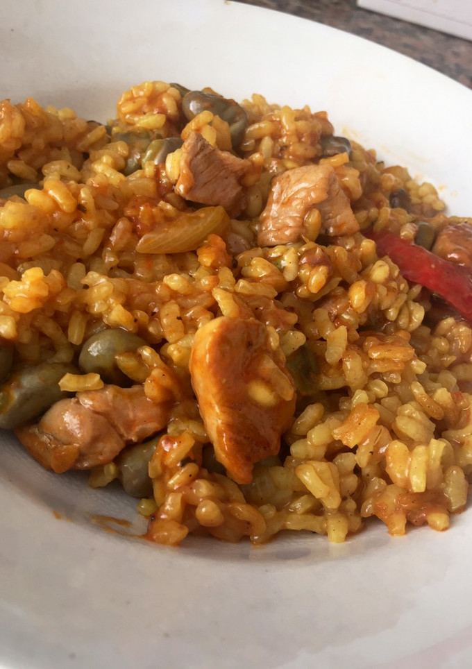 Una foto de Arroz con pavo y habas