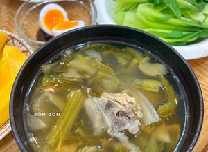 Hình của món Canh Cải Chua Hầm Xương Heo.