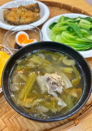 Hình của món Canh Cải Chua Hầm Xương Heo.