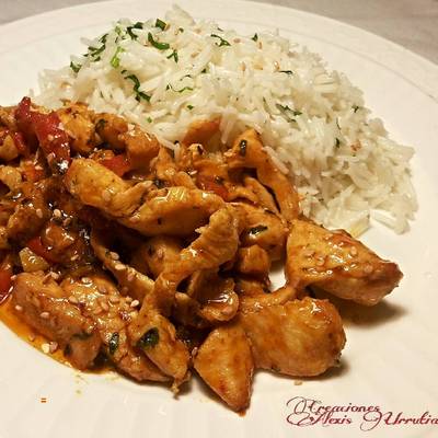 Improvisado de arroz jazmín, con tiras de pollo en salsa Receta de Alexis  Urrutia- Cookpad