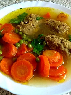 Húsleves házi májgaluskával recept fotója
