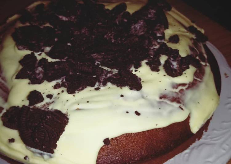 Bizcocho de Nutella con chocolate blanco y oreos