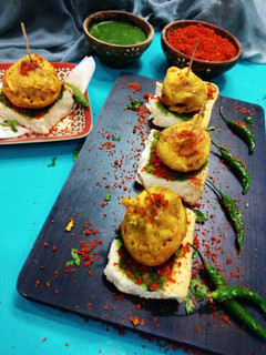 वड़ा पाव (vada pav recipe in Hindi) रेसिपी मुख्य फोटो